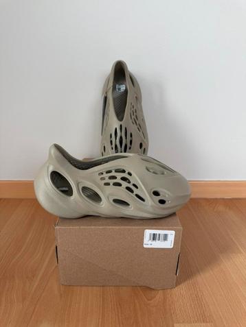 Adidas Yeezy Foam RNR - Stone SALT taille 44,5, Neuf, Autres couleurs, Enlèvement, ADIDAS
