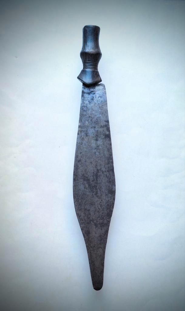 Mbuun, Dzing assymetrisch Congo mes, Antiek en Kunst, Kunst | Niet-Westerse kunst, Ophalen of Verzenden