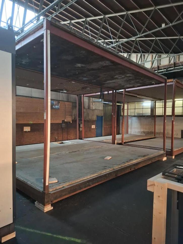 Stalen frame met betonvloer -, Articles professionnels, Machines & Construction | Pièces