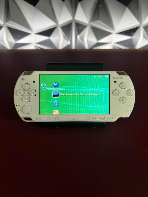 Psp 2004 ceramic white, Games en Spelcomputers, Spelcomputers | Sony PSP, Zo goed als nieuw, PSP, Wit, Ophalen