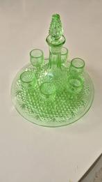 Groene glazen karaf met stop, borrelglazen en onderschotel, Ophalen