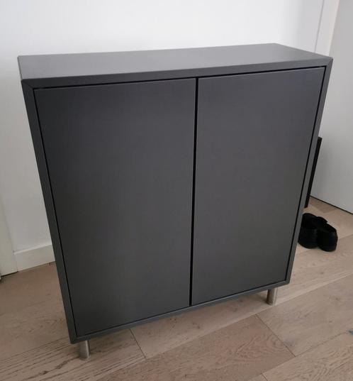 Meuble de rangement gris 2 portes avec pieds réglables, Huis en Inrichting, Kasten | Wandmeubels, Gebruikt, Ophalen