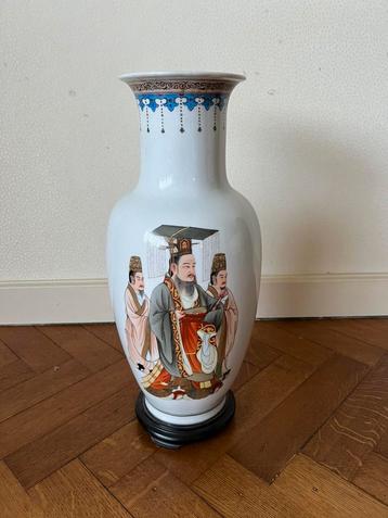 Chinese vaas beschikbaar voor biedingen