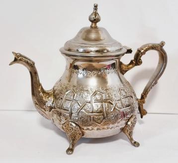 Arabische Theepot met gravures. beschikbaar voor biedingen