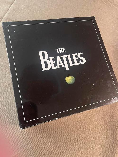 The Beatles original studio recordings box + 252 page book, Cd's en Dvd's, Vinyl | Pop, Zo goed als nieuw, Ophalen of Verzenden