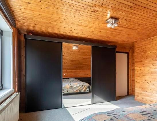 Hoogwaardige kleerkast (met optioneel gratis bedframe), Huis en Inrichting, Kasten | Kleerkasten, Zo goed als nieuw, 200 cm of meer