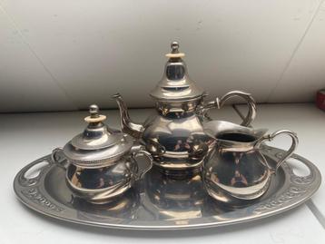 Metalen vintage koffieset met schaal  beschikbaar voor biedingen