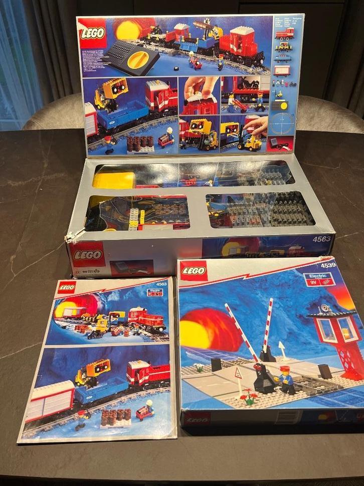 Lego 4563 Trein met spoorweg + Lego 4539 Spoorwegovergang, Kinderen en Baby's, Speelgoed | Duplo en Lego, Zo goed als nieuw, Lego