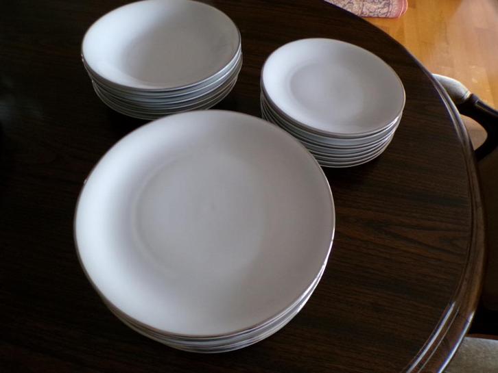 Borden, Huis en Inrichting, Keuken | Servies, Gebruikt, Bord(en), Overige stijlen, Overige materialen, Ophalen
