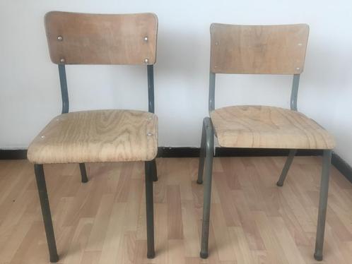 Paar vintage stoelen in massief hout met stalen structuur, Antiek en Kunst, Antiek | Meubels | Stoelen en Sofa's, Ophalen
