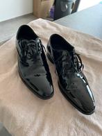 Black tuxedo oxford schoen, Ophalen