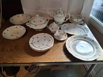 Porseleinen koffie- en eetservies beschikbaar voor biedingen