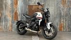Triumph Trident: Crystal White, Motoren, Handvatverwarming, 3 cilinders, Meer dan 35 kW, Minimaal motorrijbewijs A2