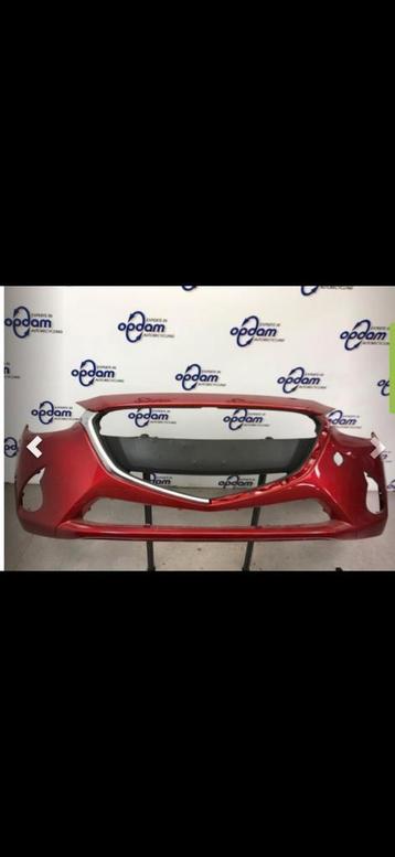 Mazda 2   vanaf 2014  voor bumper rood  250€ beschikbaar voor biedingen