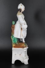 Vieux Bruxelles : Femme au panier en porcelaine, Antiquités & Art, Antiquités | Porcelaine, Enlèvement ou Envoi