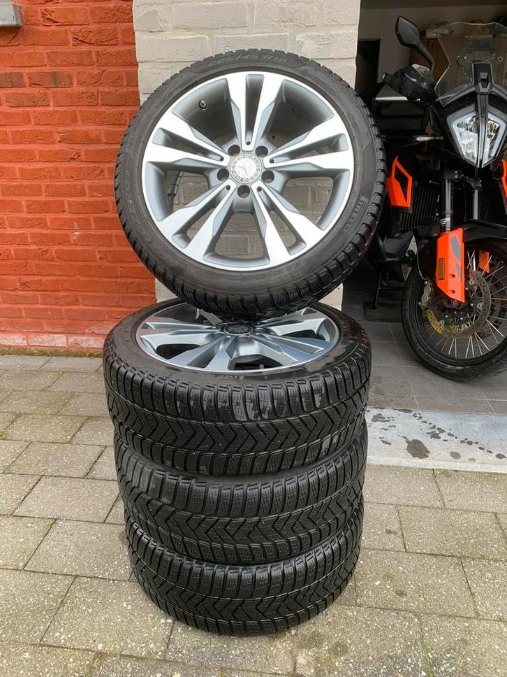Mercedes C-klasse 18 inch velgen W205 met winterbanden, Auto-onderdelen, Banden en Velgen, Band(en), Winterbanden, 18 inch, 225 mm