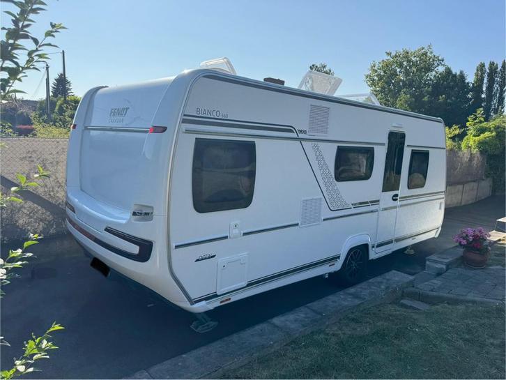 MAGNIFIQUE FENDT BIANCO ACTIV 560 SKM 02/2025, Caravans en Kamperen, Caravans, Particulier, tot en met 6, 1500 - 2000 kg, Rondzit
