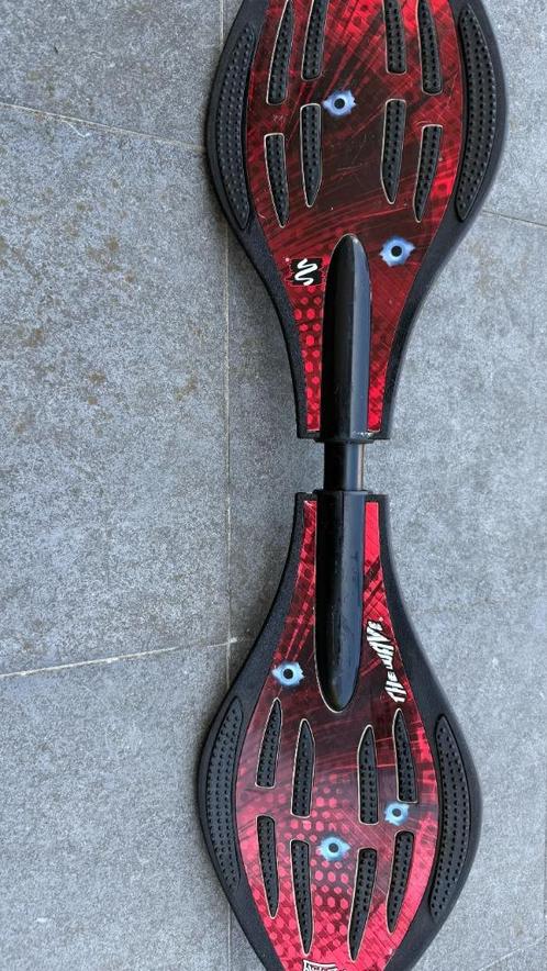 Street Surfing Waveboard – rood design – degelijke staat, Sport en Fitness, Skateboarden, Gebruikt, Waveboard, Ophalen