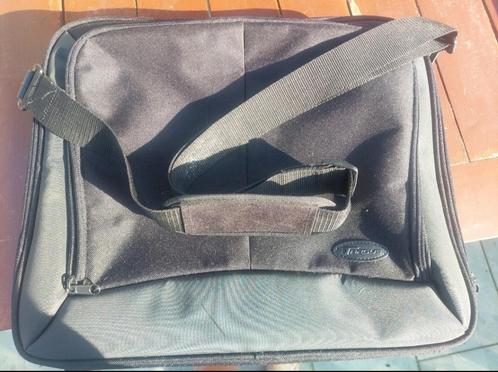 Targus CN31 schoudertas voor laptop, Computers en Software, Laptoptassen, Zo goed als nieuw, Schoudertas, 17 inch of meer, Ophalen of Verzenden