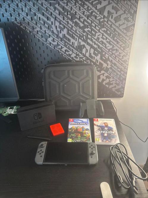 Nintendo switch, Games en Spelcomputers, Spelcomputers | Nintendo Switch, Zo goed als nieuw, Zonder controller, Met games, Ophalen of Verzenden