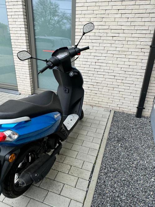 Peugeot kisbee klasse B 3 maanden oud!! Zo goed als nieuw!, Vélos & Vélomoteurs, Scooters | Peugeot, Comme neuf, Classe B (45 km/h)