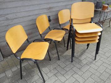 20 x stapelstoelen beuk + zwart metaal beschikbaar voor biedingen