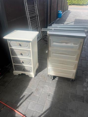 3 kasten. 15 euro stuk. beschikbaar voor biedingen