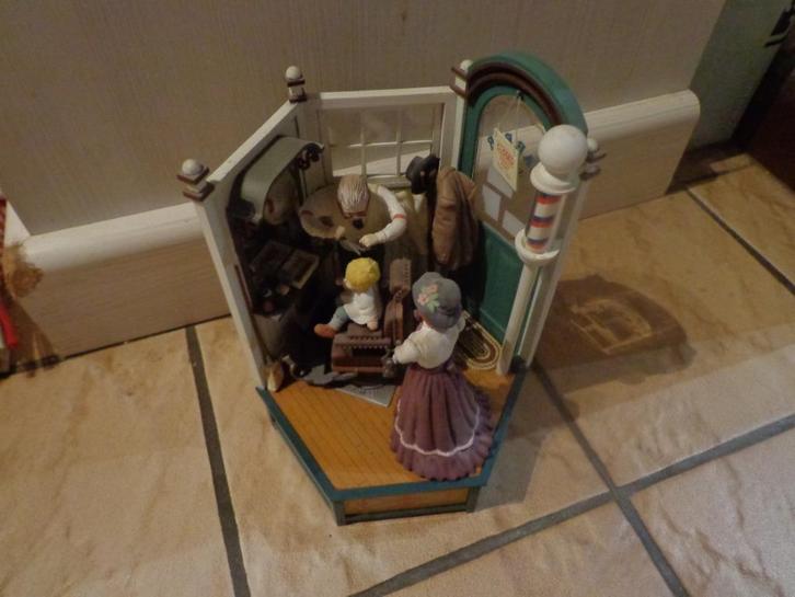 Muziekdoos enesco : bij de kapper, Antiek en Kunst, Curiosa en Brocante, Ophalen