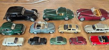 Lot miniatuur auto's beschikbaar voor biedingen