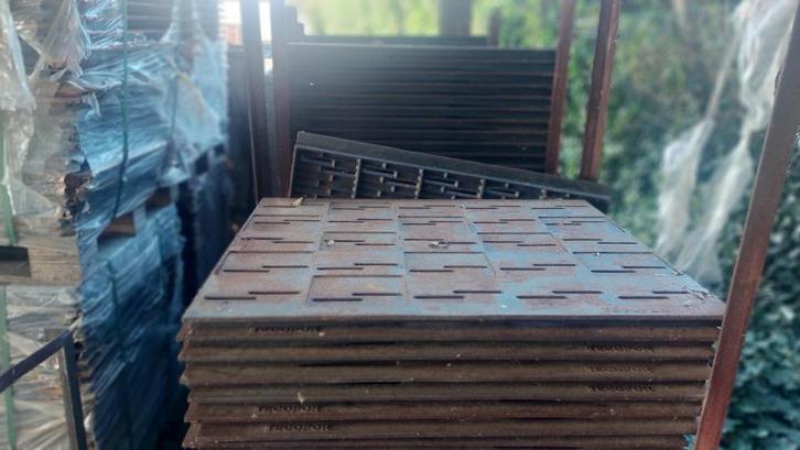 Gietijzeren roosters kraamstal [787], Dieren en Toebehoren, Stalling en Weidegang