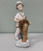 Prachtig porseleinen beeld Vintage 1985 NAO Lladro zeil boy, Ophalen of Verzenden, Zo goed als nieuw, Mens