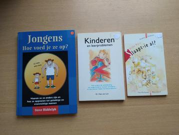 Boeken over opvoeding  (4 euro per stuk. 10 euro voor de 3)a