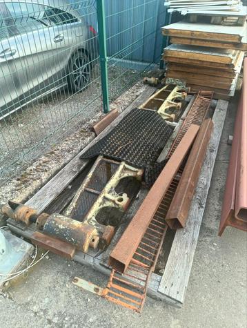 Ancienne cisaille à tôle max.3m jusqu'à 12mm d épaisseur  beschikbaar voor biedingen