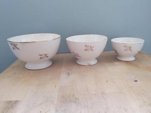 3 BOCH kommen met bloemenmotief, Antiek en Kunst, Antiek | Keramiek en Aardewerk, Ophalen of Verzenden