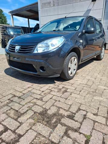 dacia sandero lees text beschikbaar voor biedingen