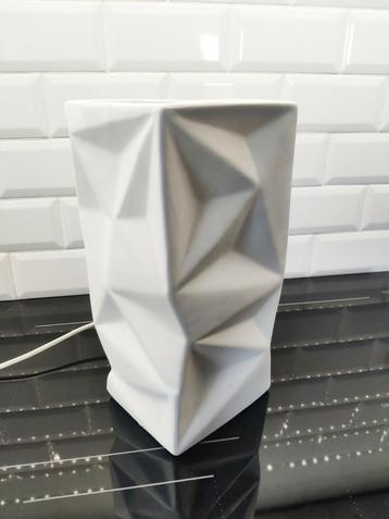 Moderne lamp beschikbaar voor biedingen