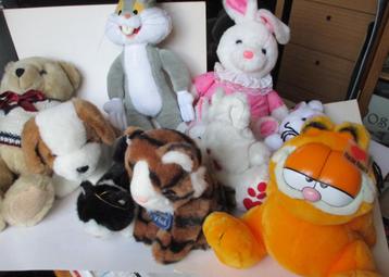 Knuffels  : konijntjes , hondje ,Garfield , poesjes ..