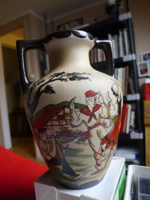 GAITAUD vaas met Baskisch decor, Antiek en Kunst, Antiek | Keramiek en Aardewerk, Ophalen of Verzenden
