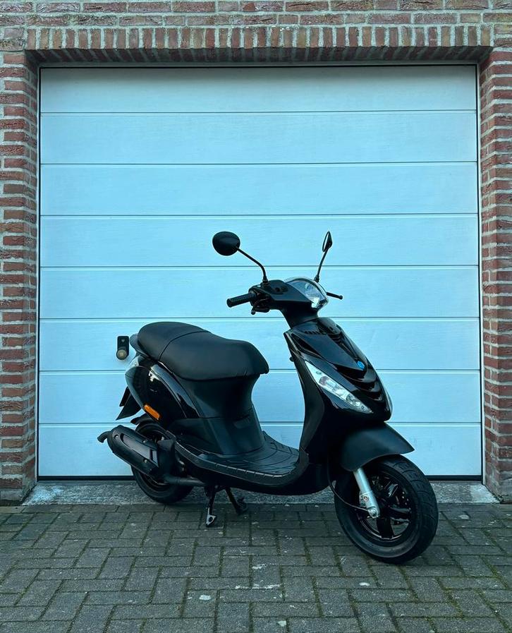 Piaggio Zip 50cc 2t 2017 b klasse zwart *3819 km* *uniek*, Fietsen en Brommers, Scooters | Piaggio, Zo goed als nieuw, Zip, Klasse B (45 km/u)