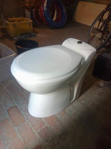 Toilet met ingebouwde vergruizer - diepspoel, Enlèvement, Comme neuf, Toilettes