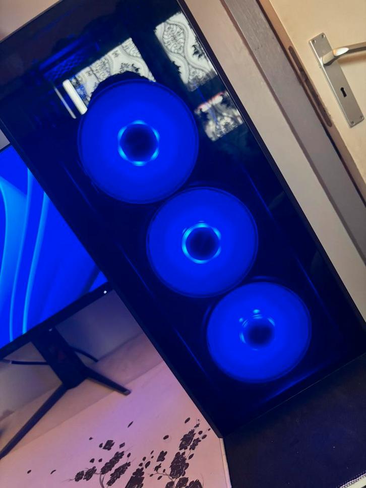 HIGH END GAMING PC MET TOEBEHOREN MEER DAN 1,5JAAR GARANTIE, Computers en Software, Desktop Pc's, Zo goed als nieuw, 4 Ghz of meer