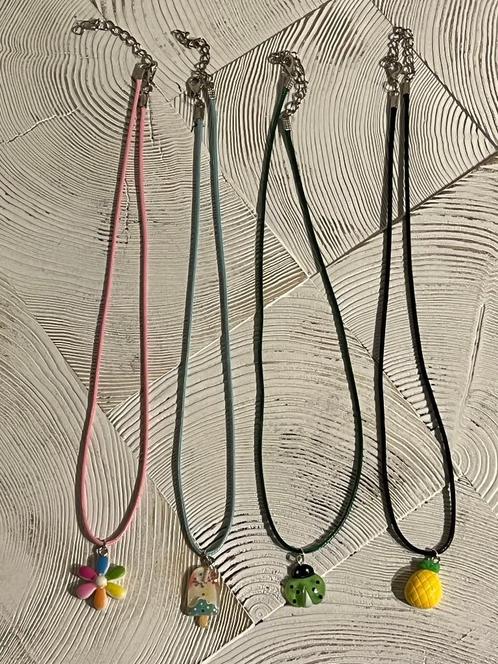Halskettingen met verschillende figuurtjes, Handtassen en Accessoires, Kindersieraden, Nieuw, Ketting, Ophalen of Verzenden