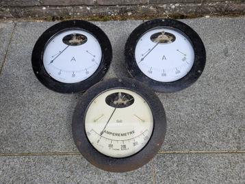 Industriële set van 3 ampèremeters beschikbaar voor biedingen