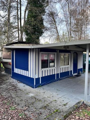 Caravaan met voortent disponible aux enchères