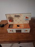 Kitchenette ancienne pour poupées, Enlèvement