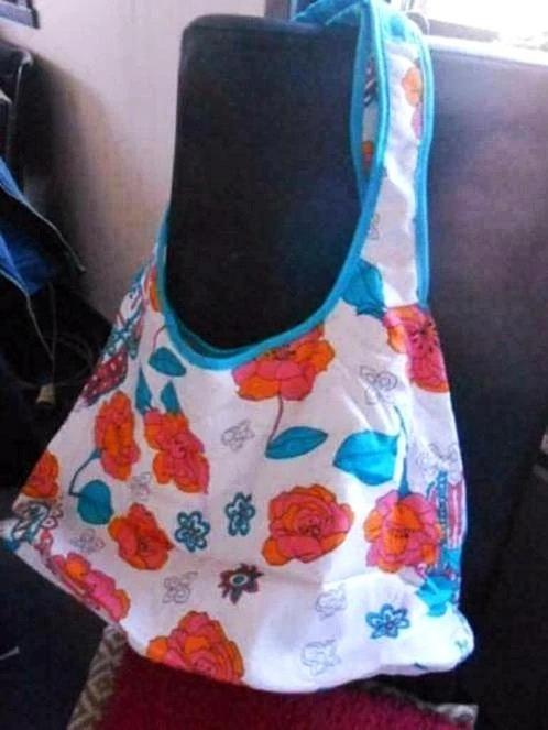 AVON: Zeer mooie tas voor dames, in vrolijke kleuren, Handtassen en Accessoires, Tassen | Damestassen, Nieuw, Schoudertasje, Wit