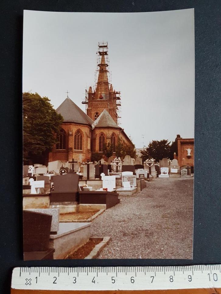 Foto Westrozebeke Kerk in stellingen : nieuw dak 1983, Verzamelen, Foto's en Prenten, Gebruikt, Foto, Gebouw, 1980 tot heden, Ophalen of Verzenden