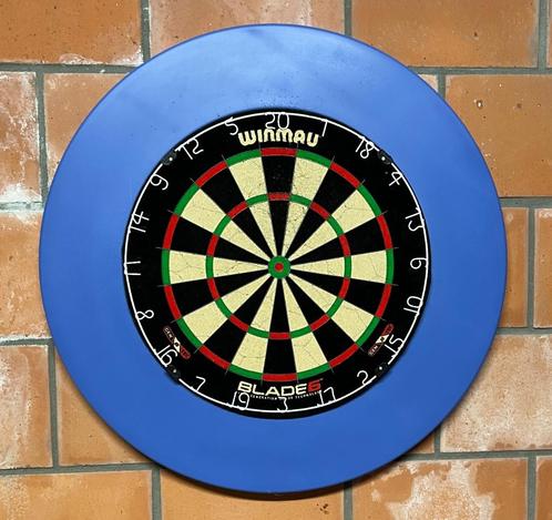 Winmau Blade 6 Dartbord met Surround – In Goede staat, Sport en Fitness, Darts, Zo goed als nieuw, Dartbord, Ophalen