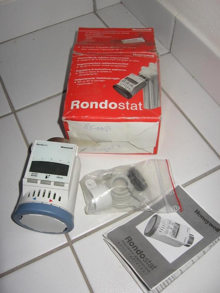 Choix entre 3 thermostats de radiateurs neufs., Bricolage & Construction, Thermostats, Neuf, Enlèvement ou Envoi