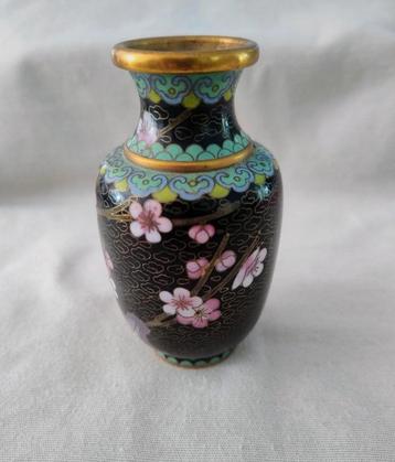 Cloisonné vaas beschikbaar voor biedingen